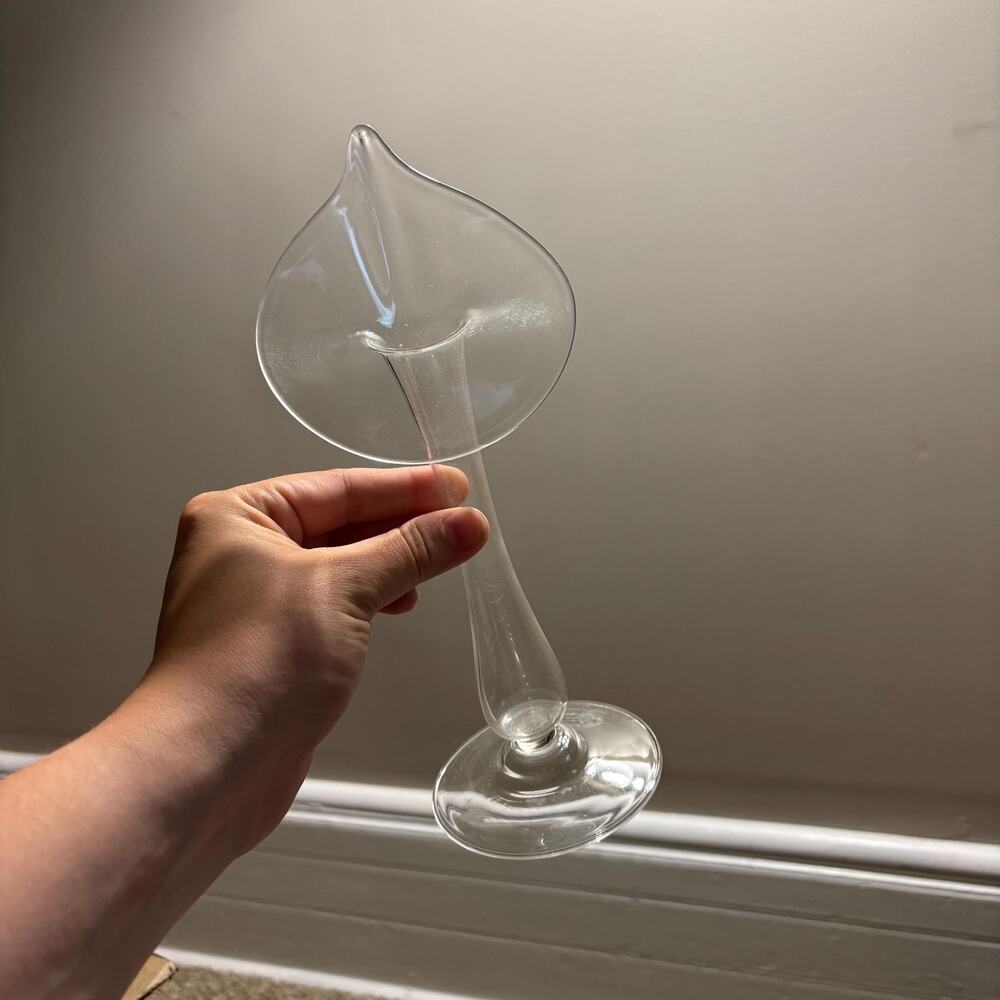 Vintage 1980’s hand blown clear glass bud vase calla lily shape